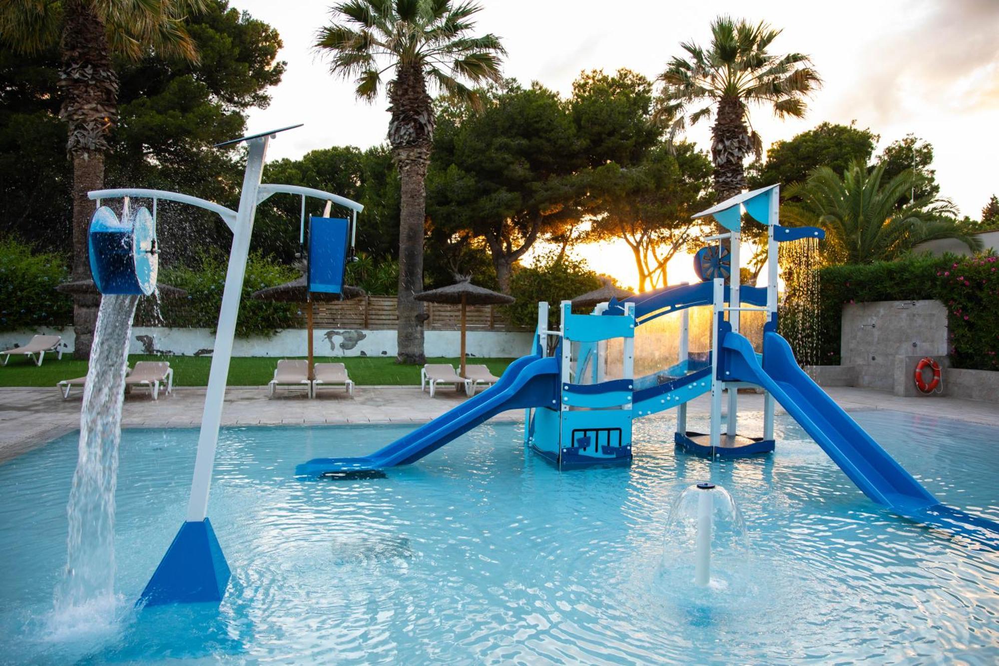 Holacamp Sitges Fun Otel Dış mekan fotoğraf
